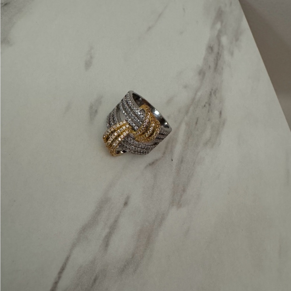EUC Elegant Gold and Silver Women's Ring